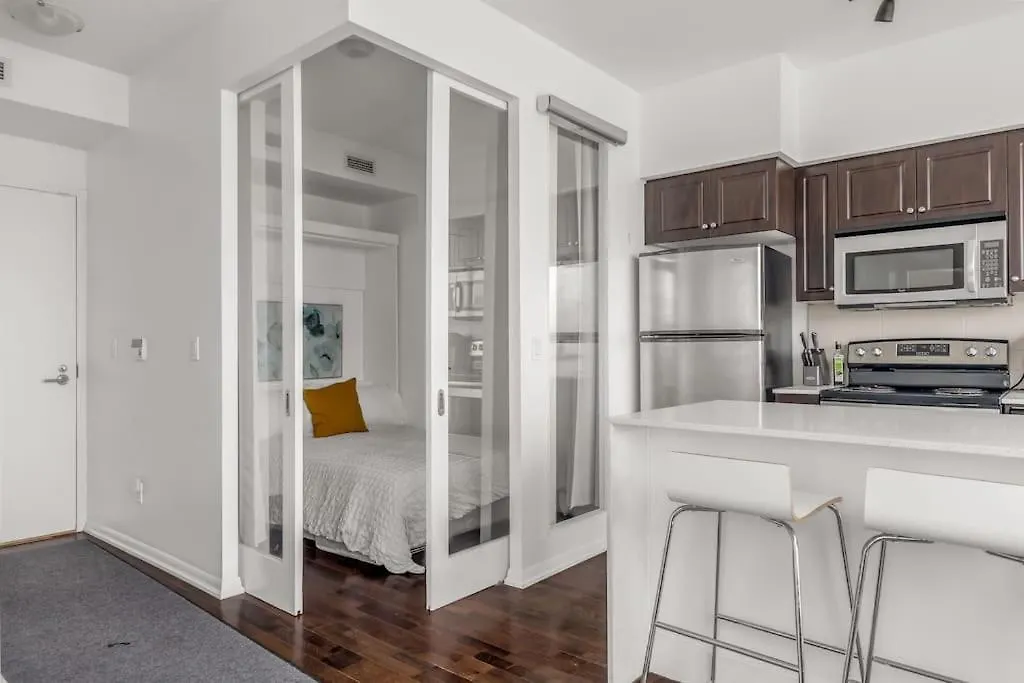 2 Bedroom With Amazing City Views & Free Parking 多伦多 加拿大