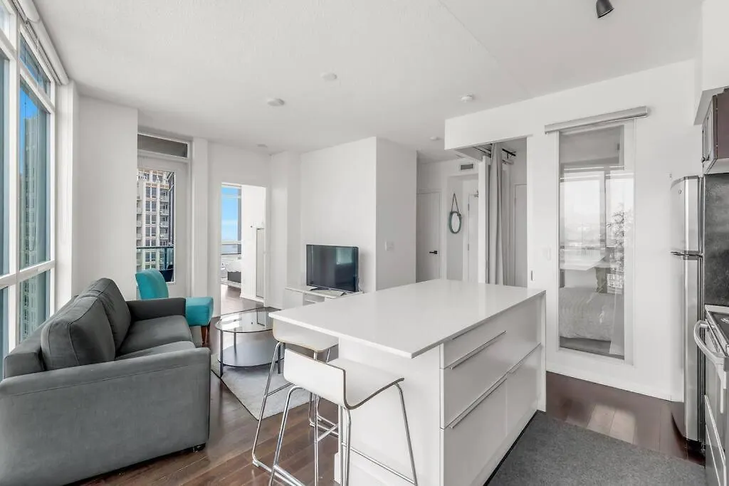 2 Bedroom With Amazing City Views & Free Parking 多伦多 公寓
