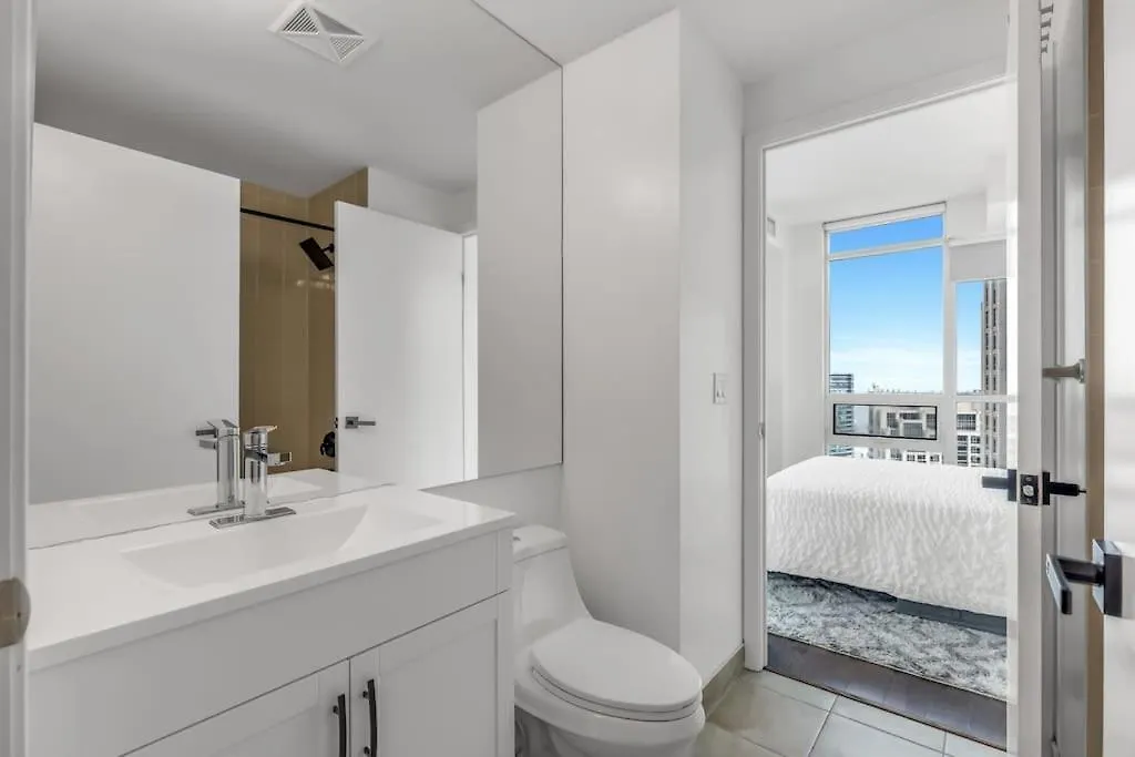 2 Bedroom With Amazing City Views & Free Parking 多伦多 公寓