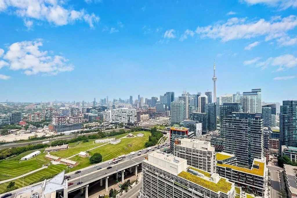 2 Bedroom With Amazing City Views & Free Parking 多伦多 公寓